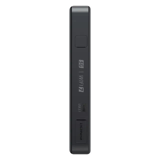 Mudi 7 — лівий бік: порт USB-C і маркування 5G, Wi-Fi 7, 2.5GbE