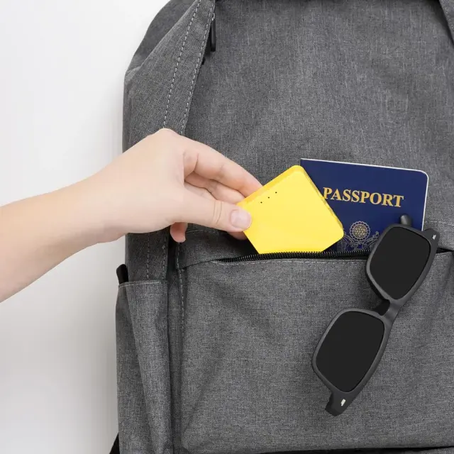 GL.iNet Mango GL-MT300N-V2 в кармане рюкзака — портативность в путешествии
