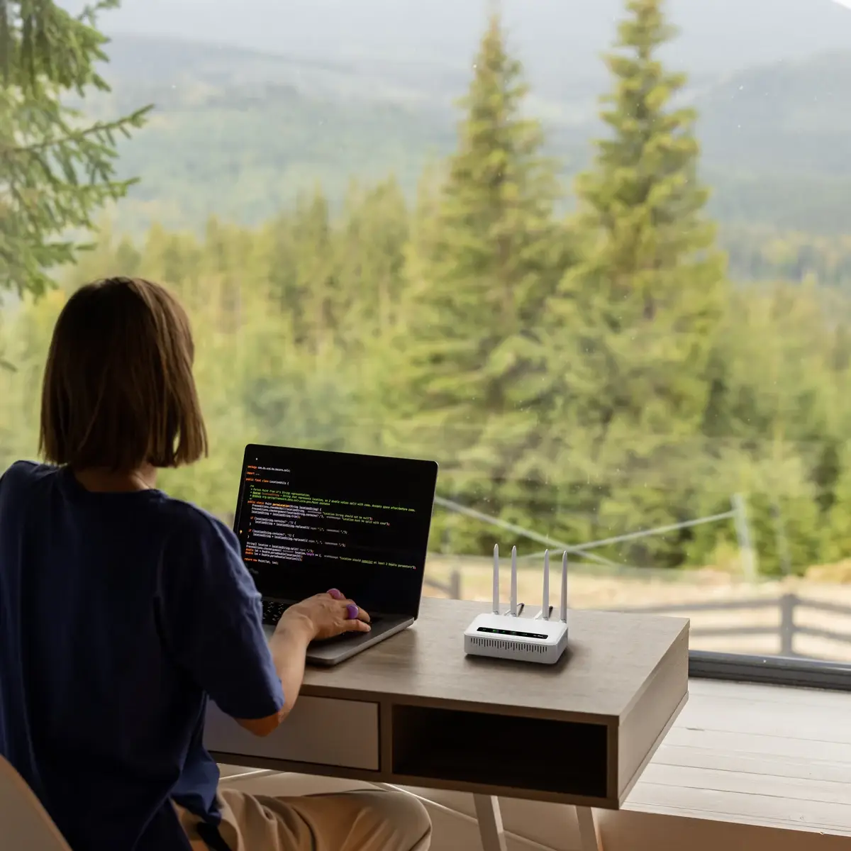 GL.iNet Spitz Plus GL-X2000 for remote work