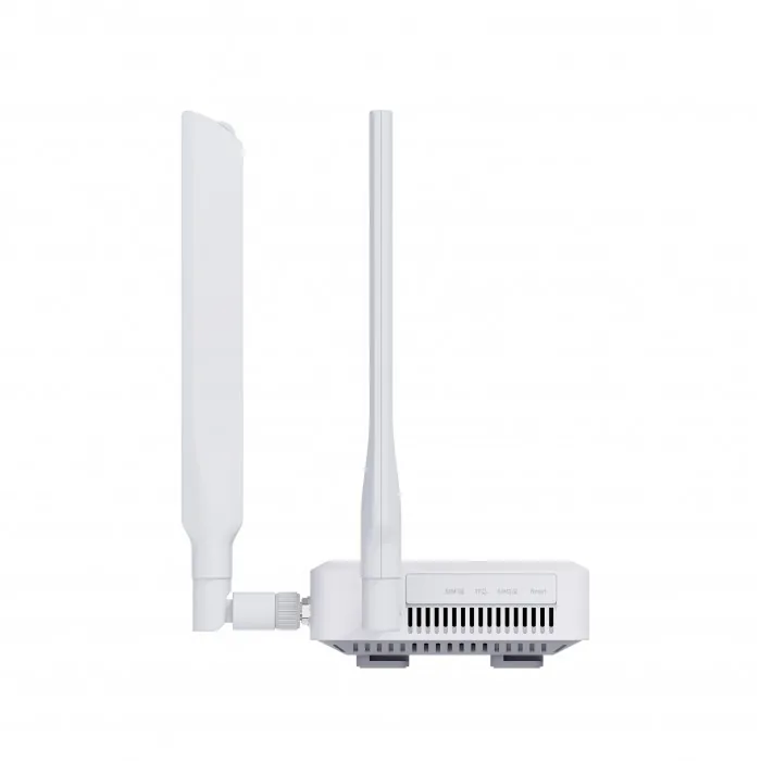 GL.iNet Spitz AX GL-X3000 — вигляд збоку зі слотами SIM та TF